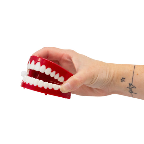 CLOCKWORK CHATTERING TEETH