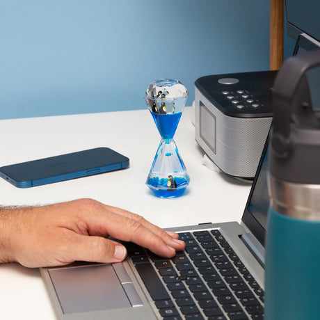 PENGUIN DESK TOY