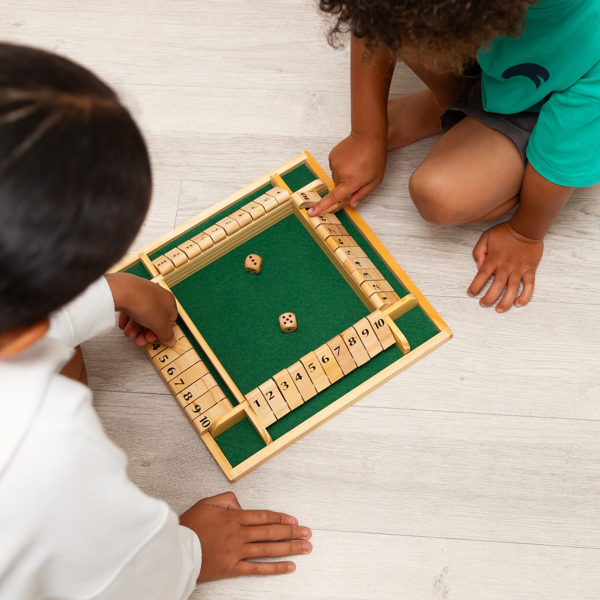 WOODEN 4 PLAYER SHUT THE BOX GAME