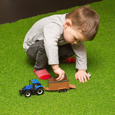 10CM NEW HOLLAND T7.315 TRACTOR WITH HORSE BOX