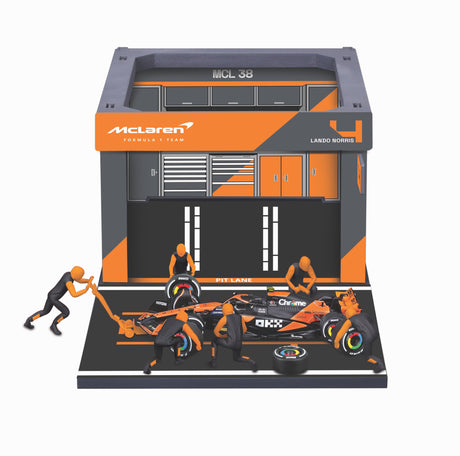 1:43 F1 MCLAREN MCL38 2024 PIT PASS DIORAMA NORRIS