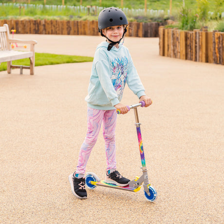 TIE DYE SCOOTER WITH FLASHING WHEELS