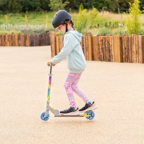 TIE DYE SCOOTER WITH FLASHING WHEELS