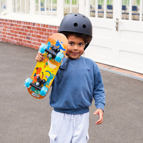 DRAGONS SKATEBOARD WITH FLASHING WHEELS 17 INCH