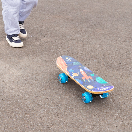 SPACE SKATEBOARD WITH FLASHING WHEELS 17 INCH